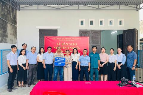 Lễ bàn giao nhà tình nghĩa cho đối tượng chính sách